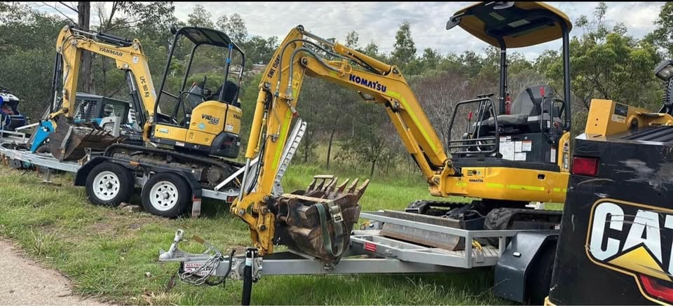 Dry hire excavator, bobcat, dingo & tipper photo 3