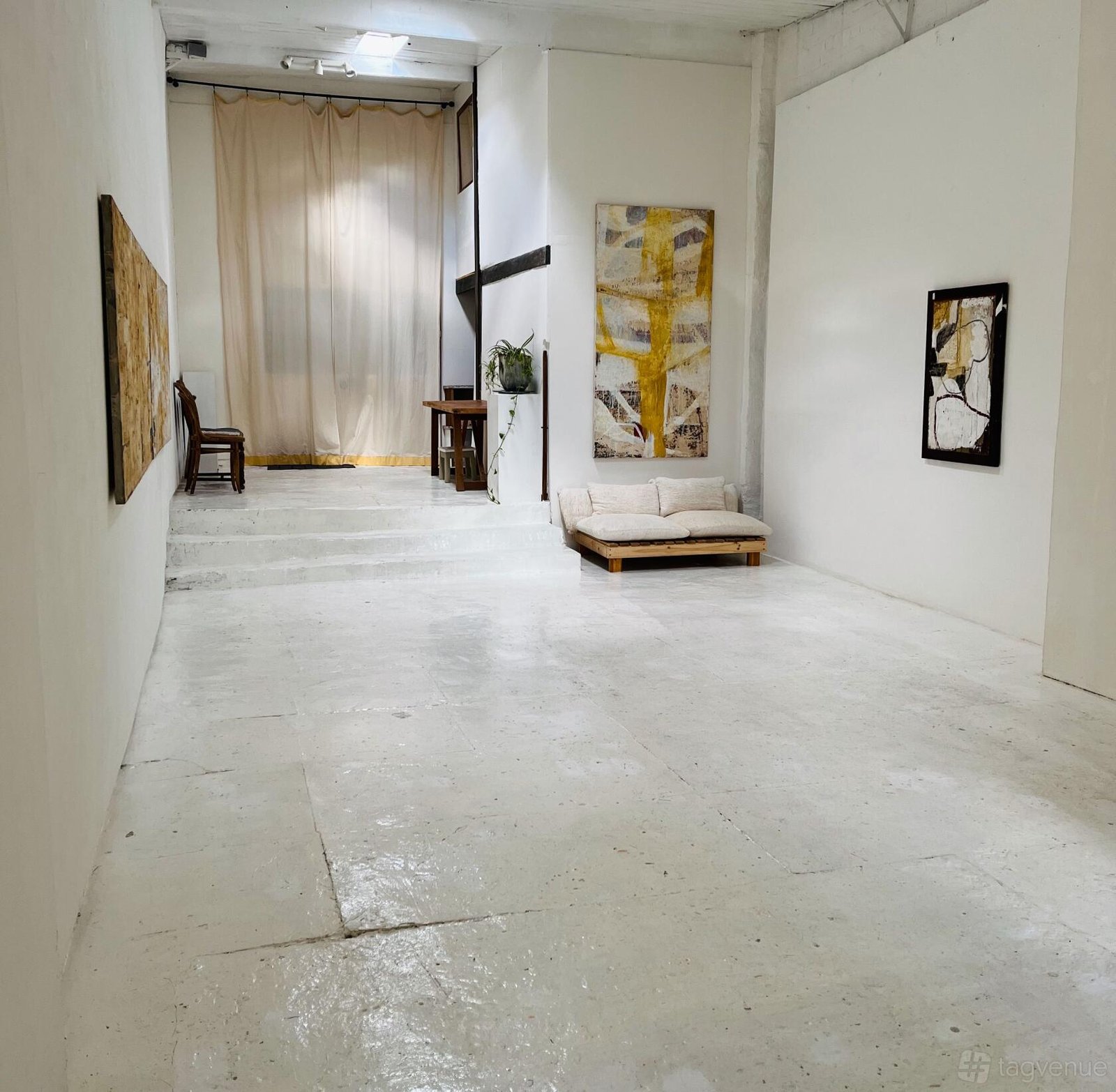 Studio with natural light at Beautiful White Space photo 15