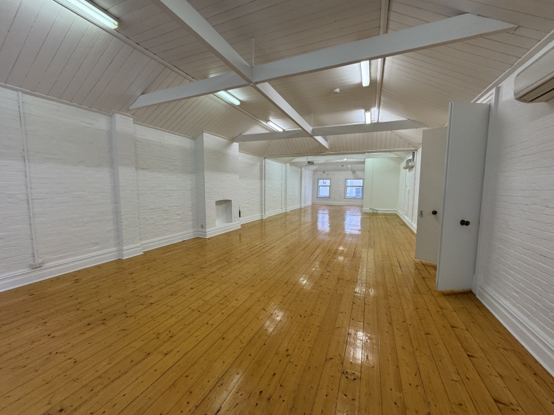 Warehouse Style Large Open Plan Studio or Office photo 4