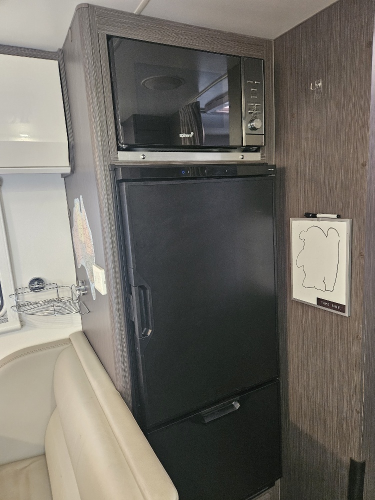 8.5m Family van with all the bells & whistles photo 6