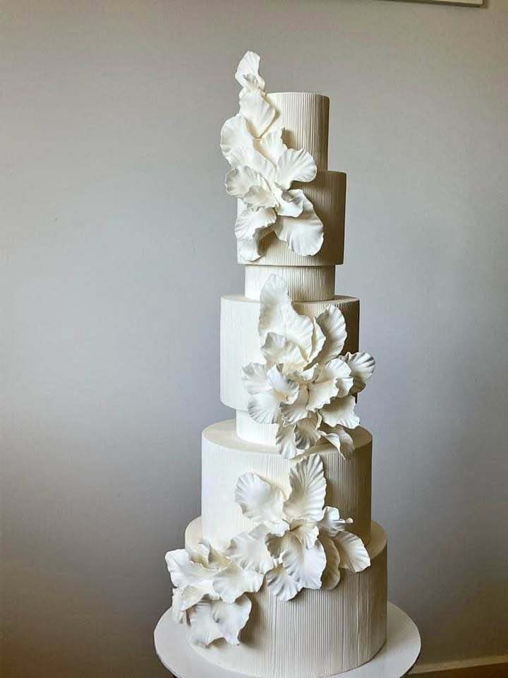 Wedding cakes for hire photo 2