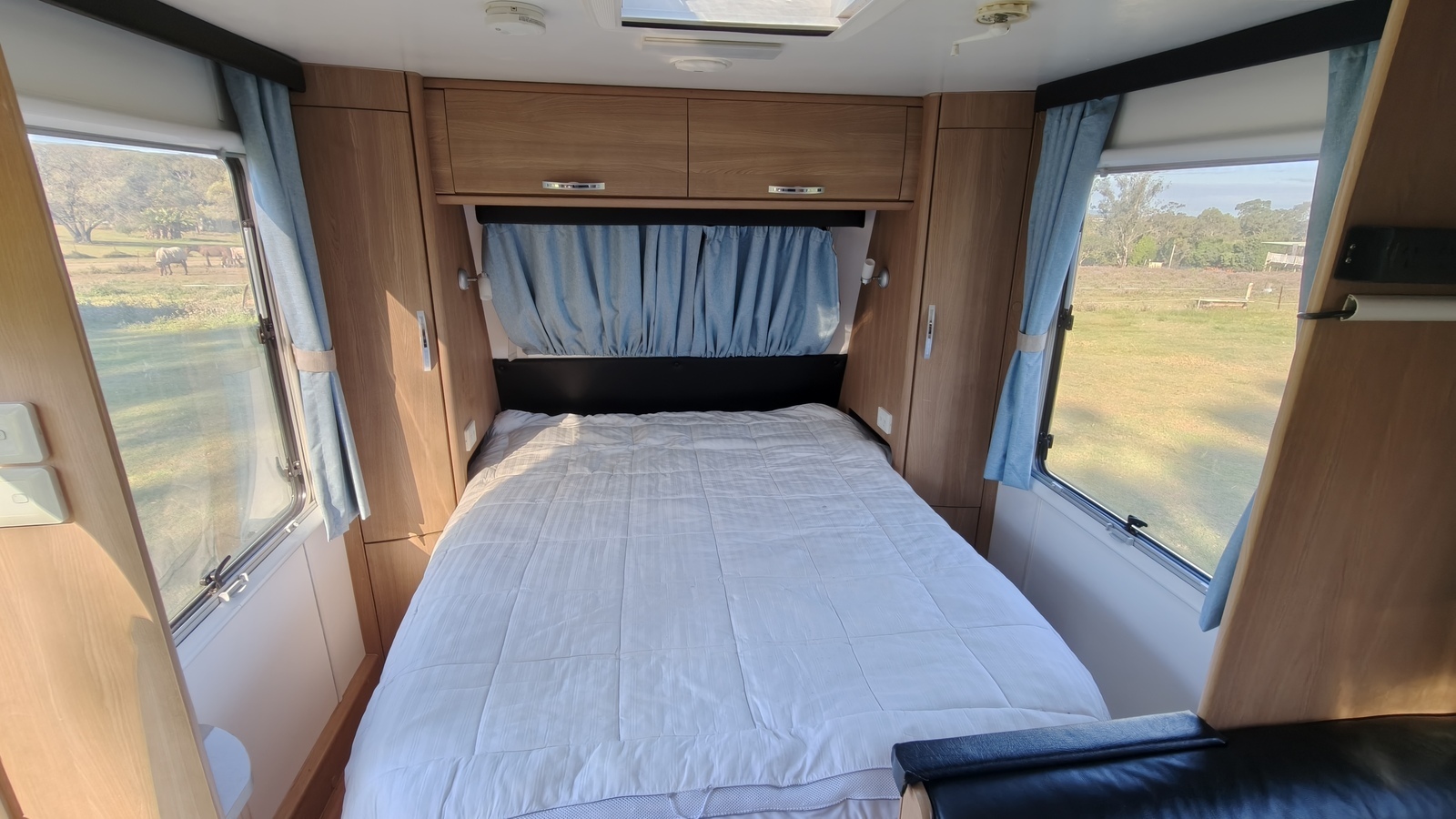 Family Escape Van – Sleeps 4 in Comfort photo 4