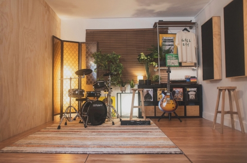 A guitar-filled haven photo 6