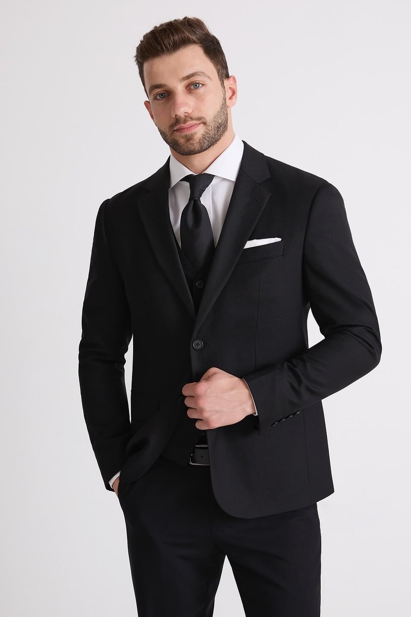Black Suit photo 2
