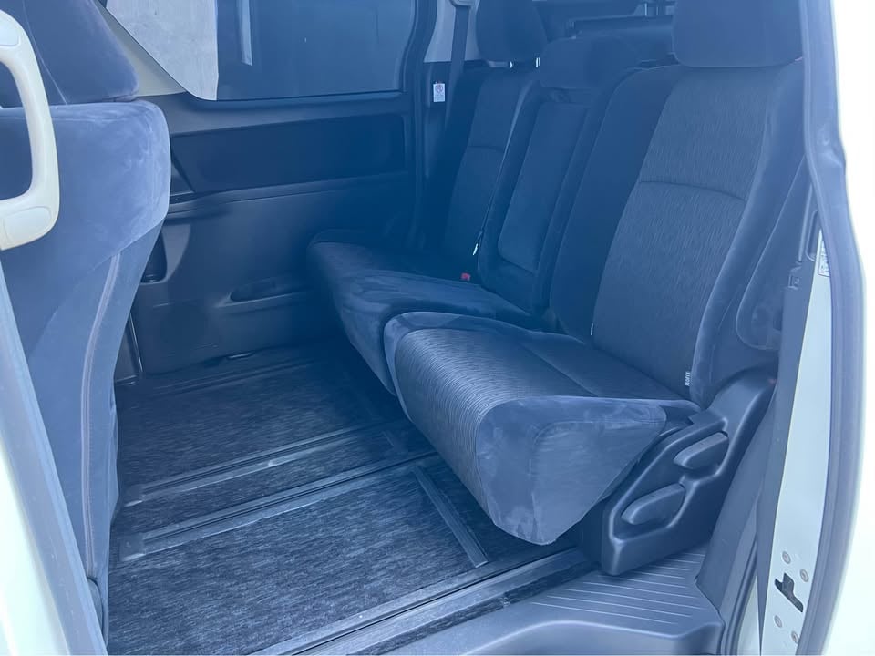 2012 Toyota Alphard for Hire photo 10