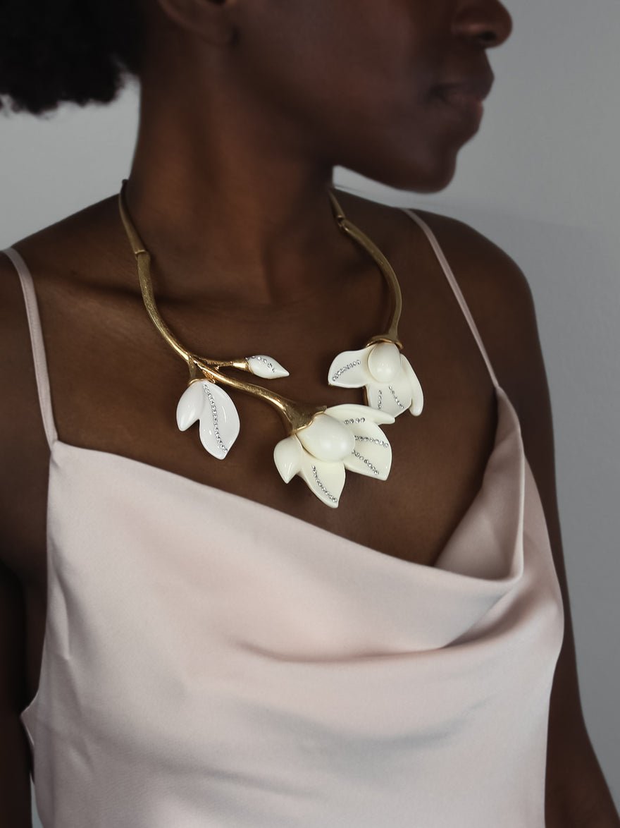 Oscar De La Renta Magnolia Flower Necklace Gold photo 4