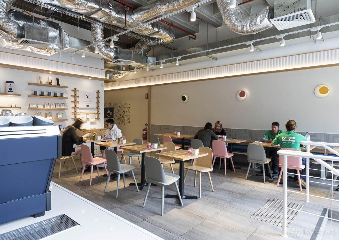 Whole Venue at Cafe 0.6 photo 7