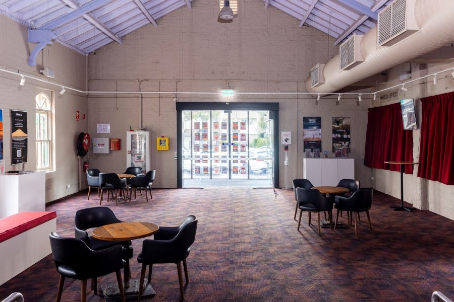 Foyer Gallery photo 6