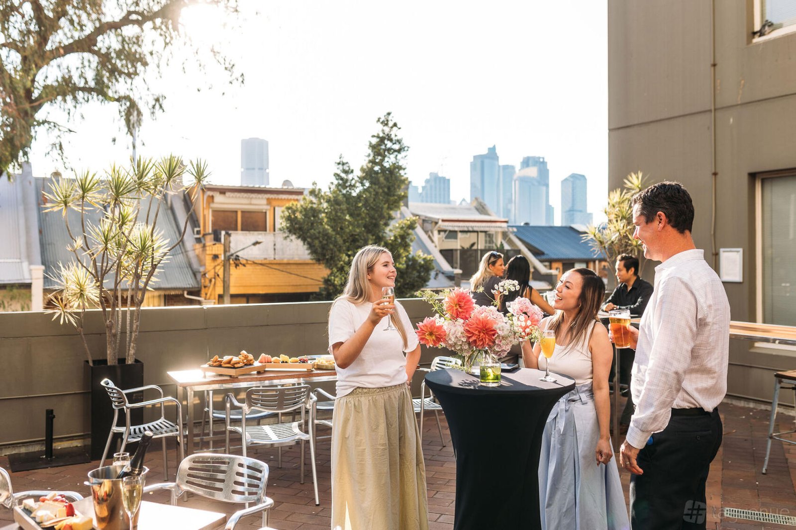 Bluegum & Jacaranda Terrace at Holiday Inn Sydney Potts Point photo 4