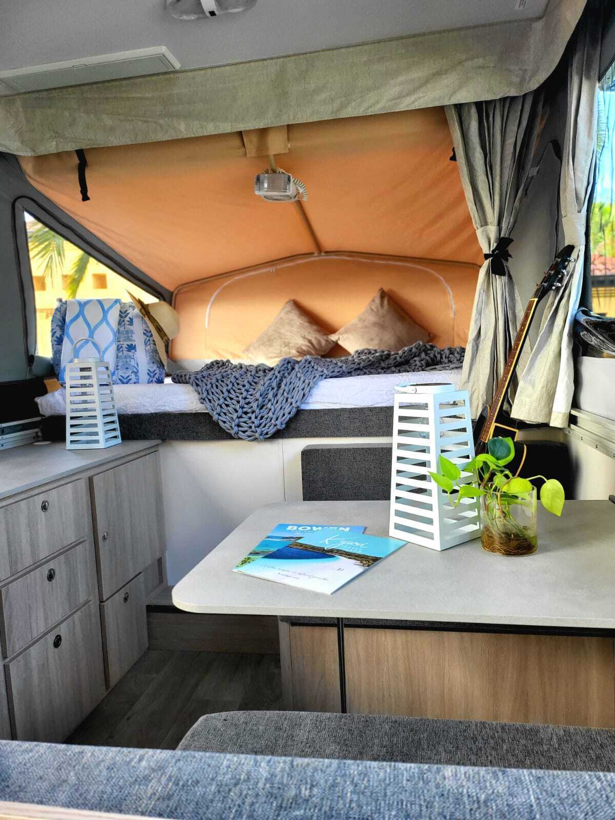 CAT 1 pop up camper photo 12