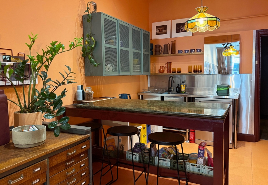 Large Bright Space w/ Street Frontage photo 4