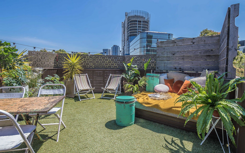 Award Winning Warehouse Apartment photo 12