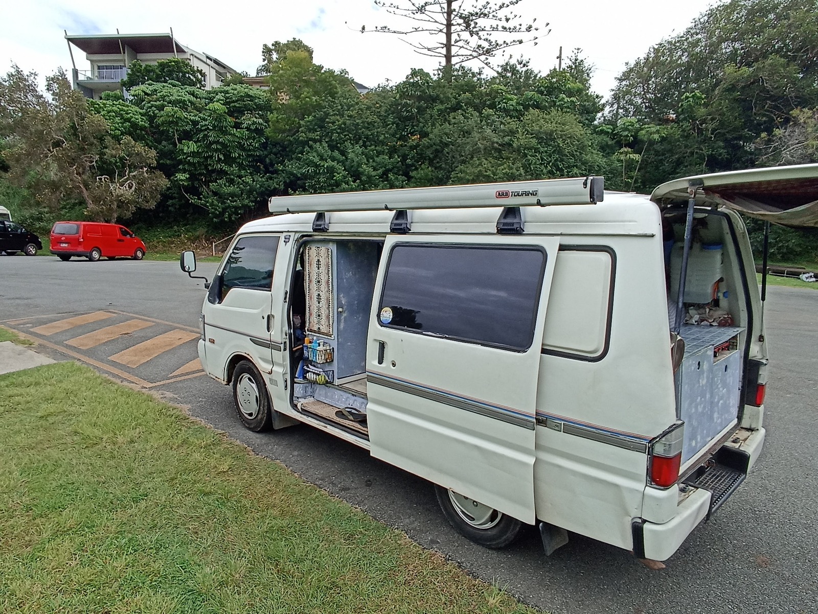 Mazda e2000i photo 3
