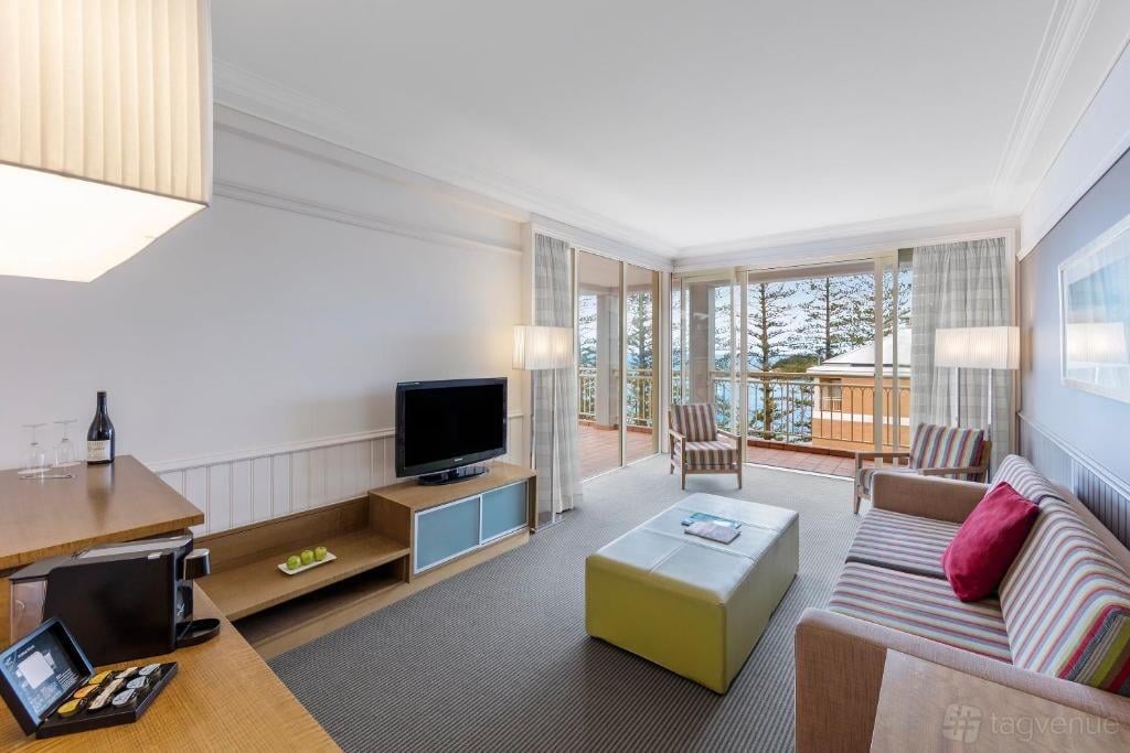 MacMasters Room at Crowne Plaza Terrigal Pacific photo 9