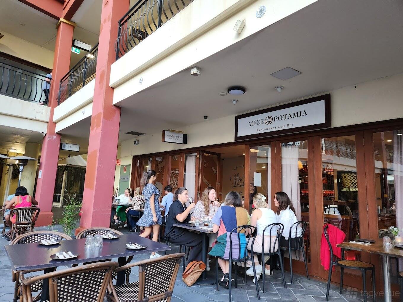 Patio at Mezepotamia photo 3