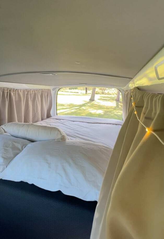 Isabelle 6 seater Brisbane Airport 759 photo 2