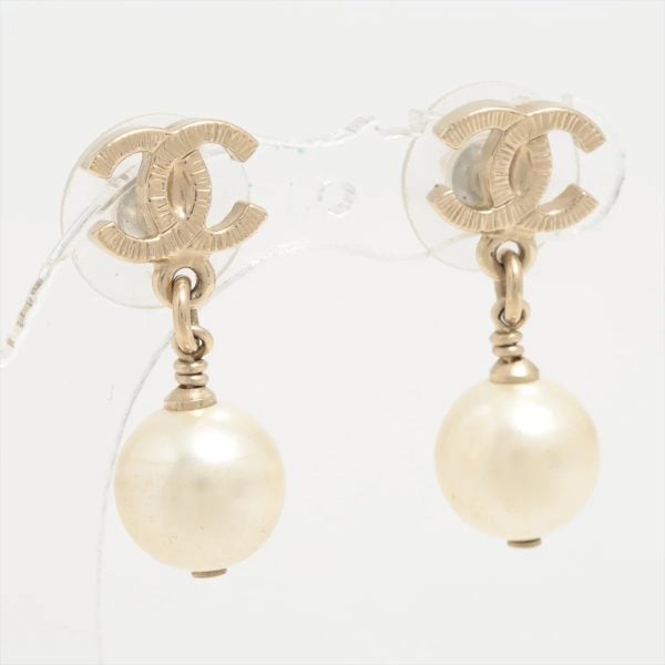 Chanel Pearl Earrings photo 2