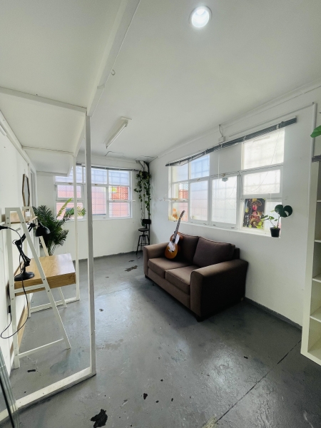 Studio 5 -lock up studio with private entry photo 3