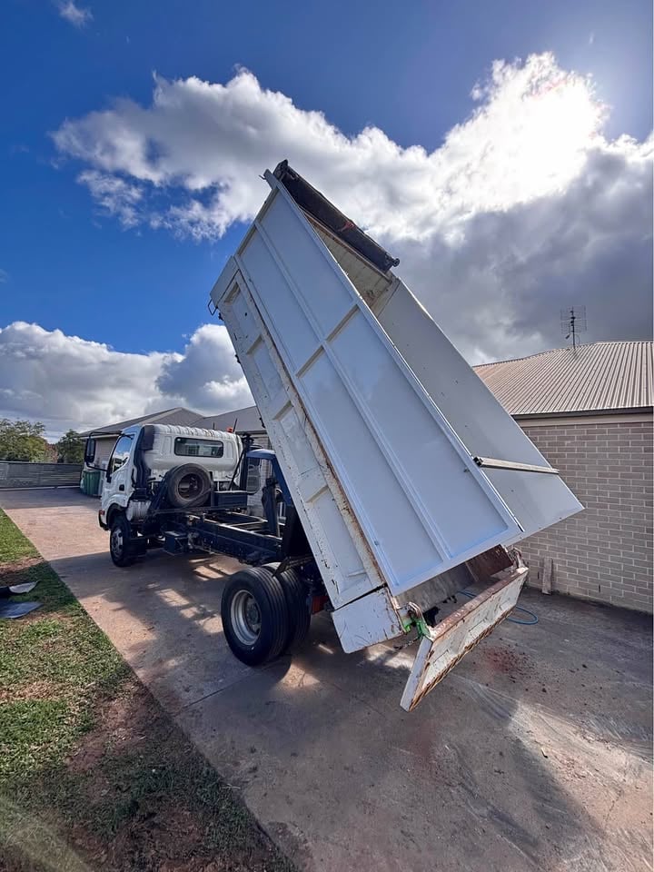 Tipper hire one month photo 2