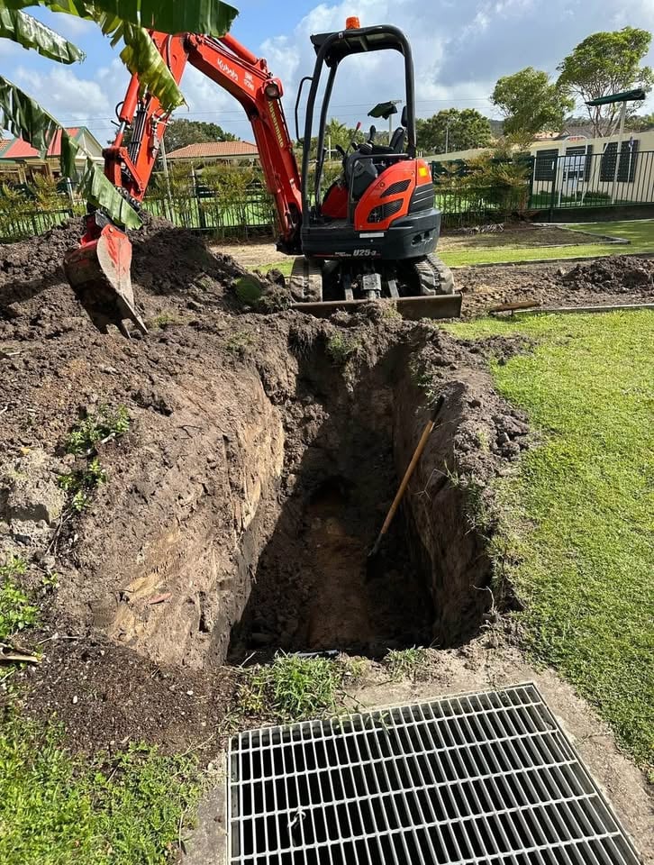 Excavator wet hire photo 6