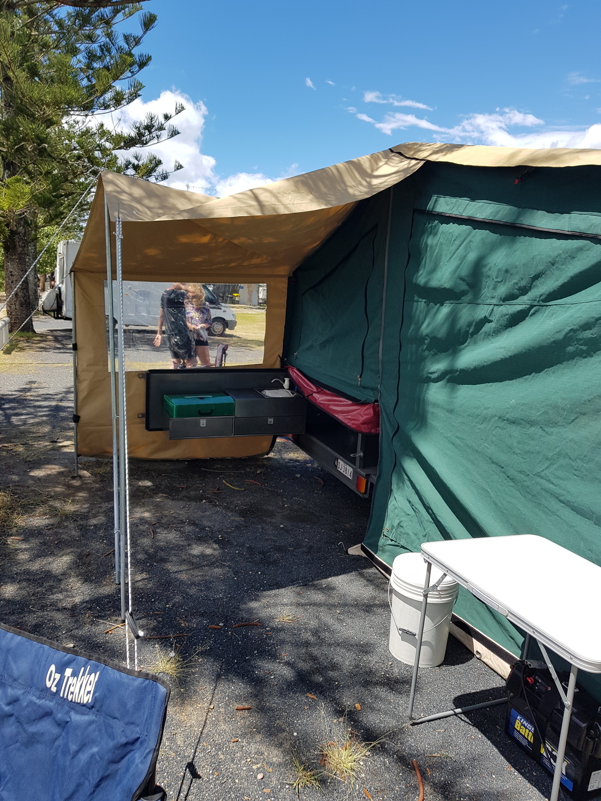MDC 6 people camper trailer photo 2