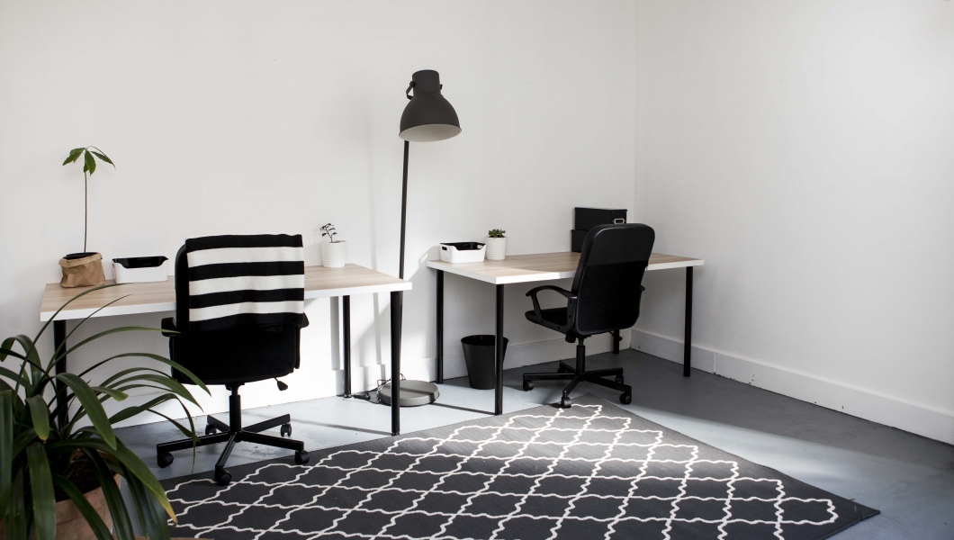 Large desk in creative co-working space photo 9