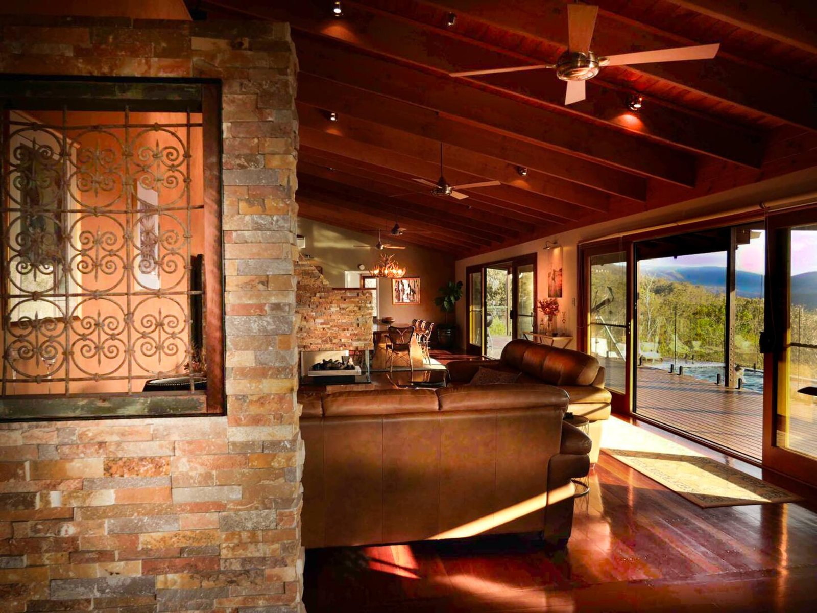 Luxurious Retreat at The Eagles Nest Scenic Rim photo 3