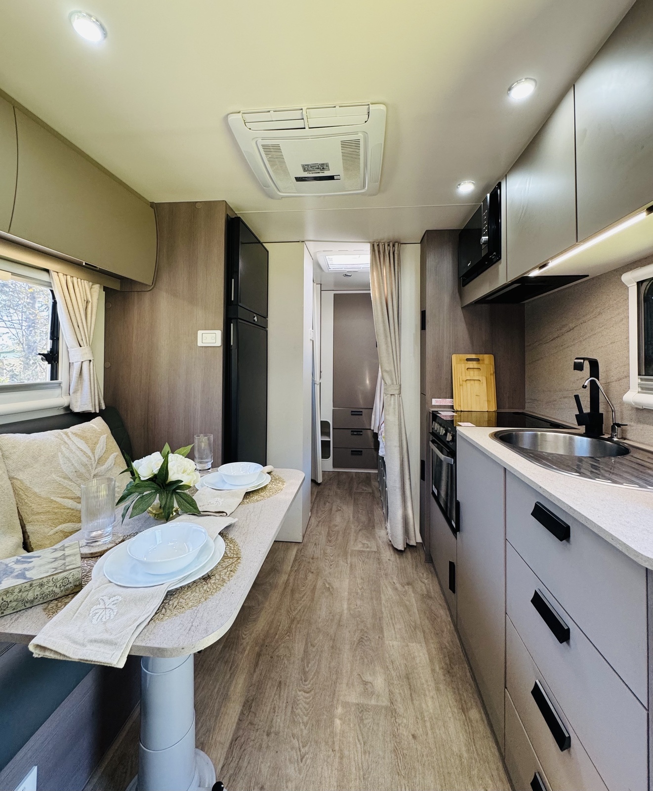 Epic Journey - 2024 Luxury 20 ft Family Caravan photo 2