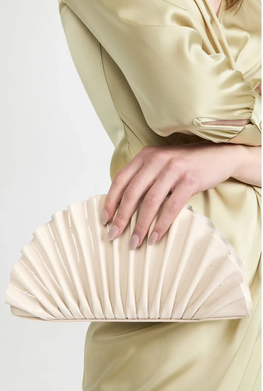 Cult Gaia Nala Mini Clutch Off White photo 2