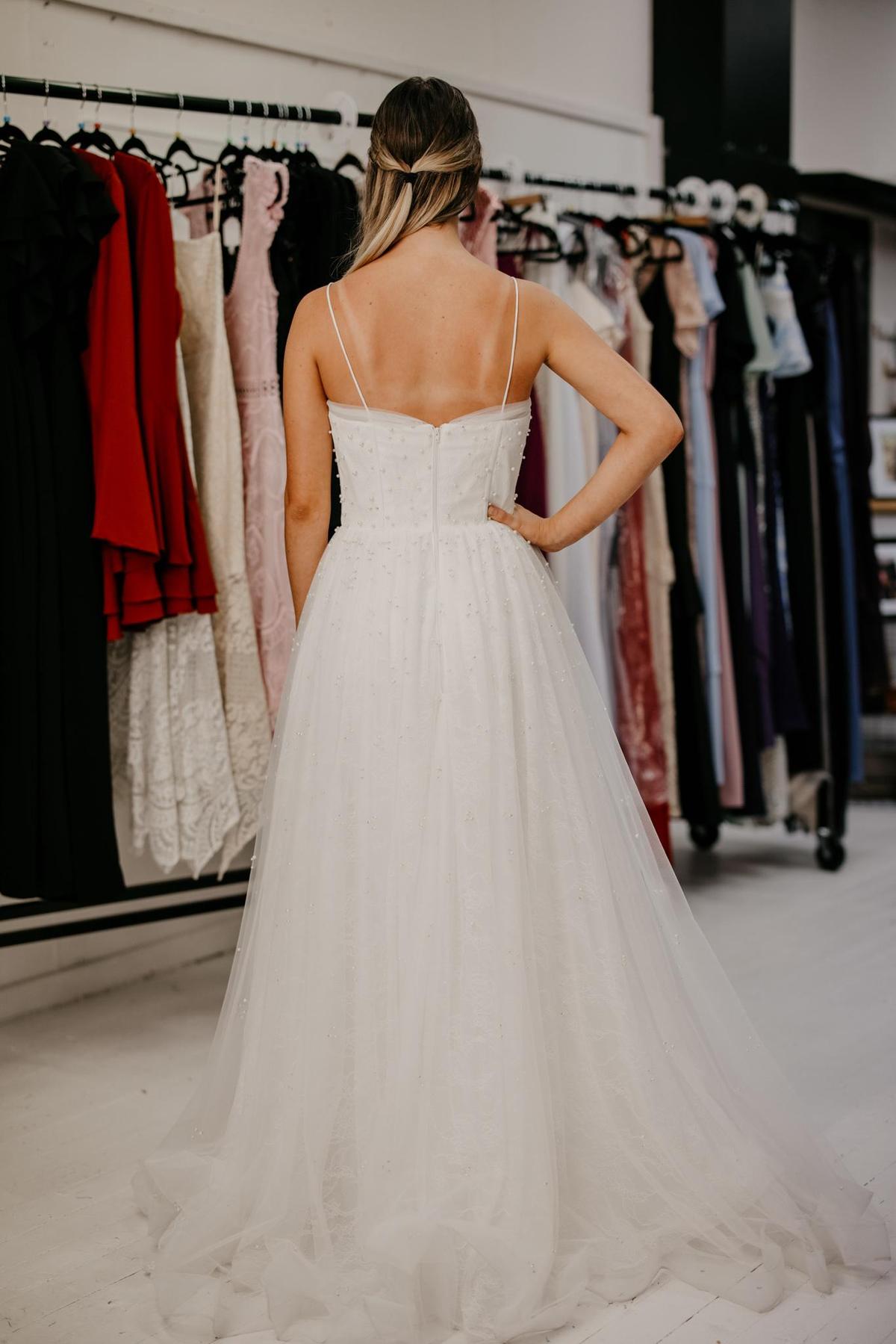 Jadore Wedding Gown photo 2