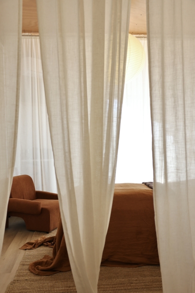 Her Solis Studio photo 3