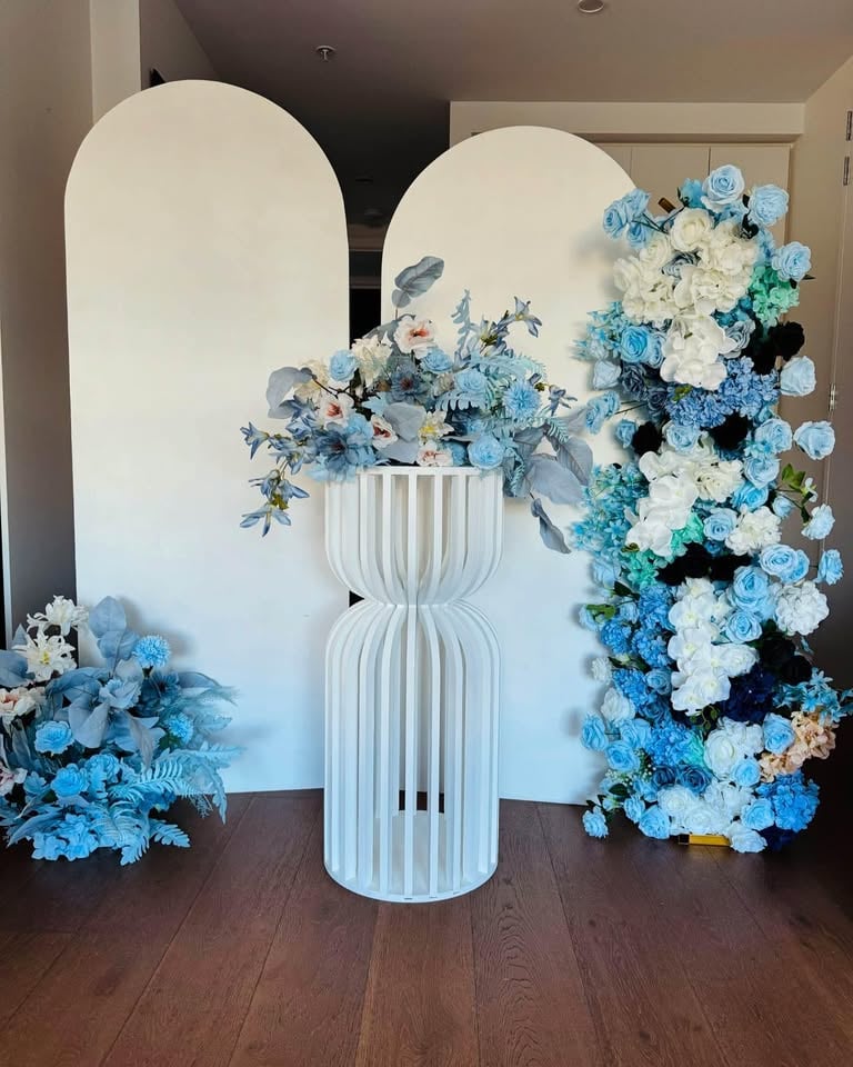 HIRE ARCHES & FLOWERS photo 6