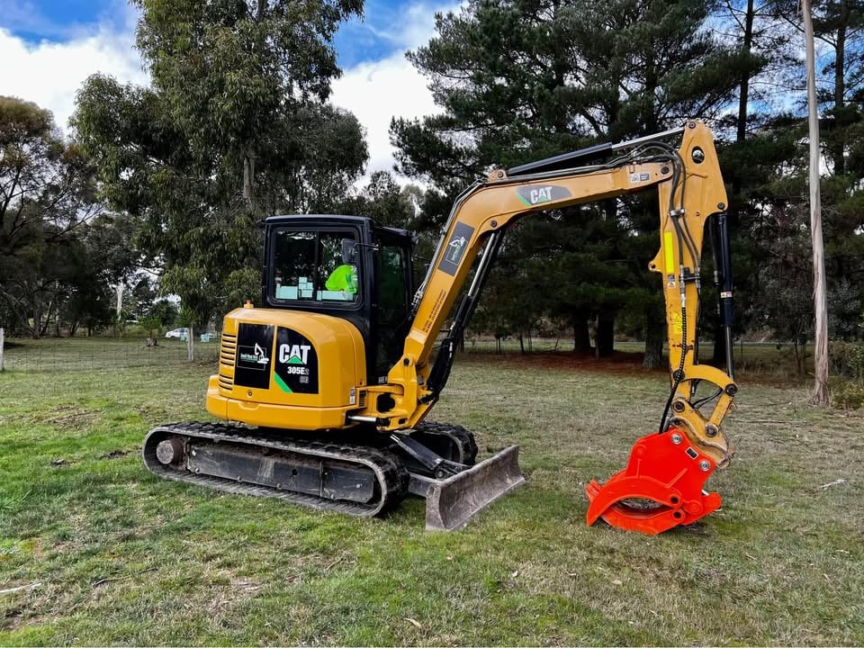 5t Excavator for Hire photo 8