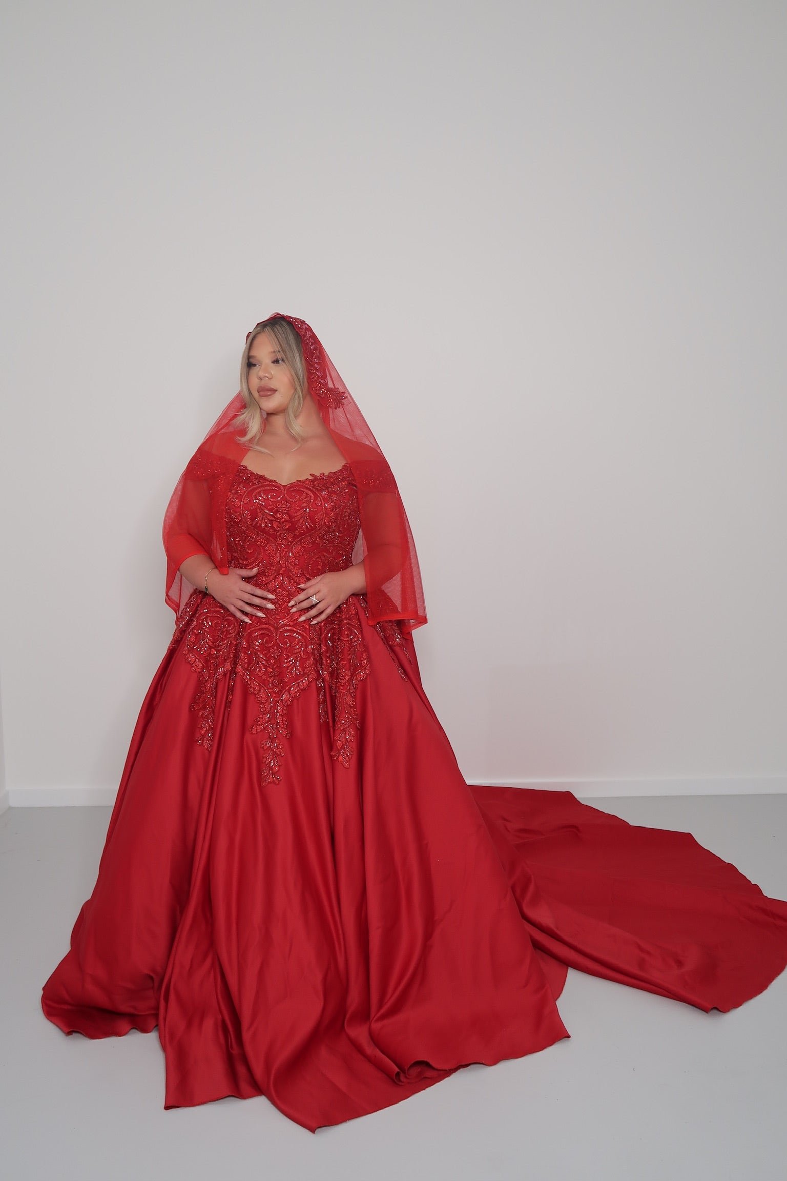 INGRID BALLGOWN RED photo 3