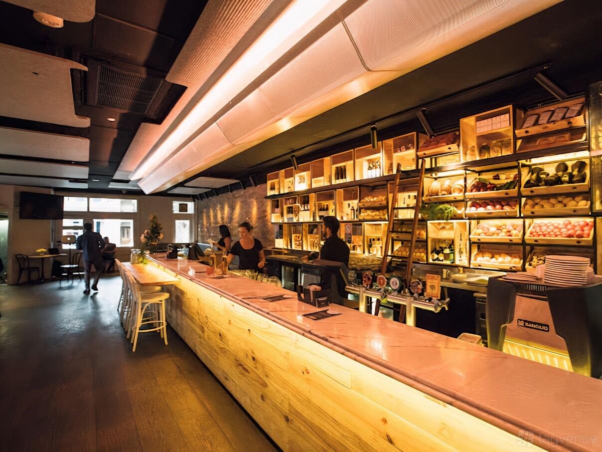 Main Bar at Phoenix Hotel photo 5