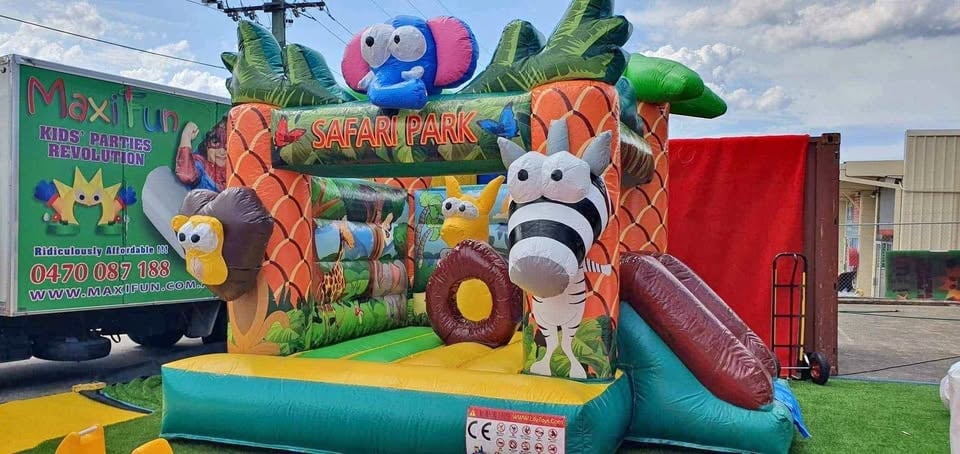 Jumping castle weekend hire photo 3