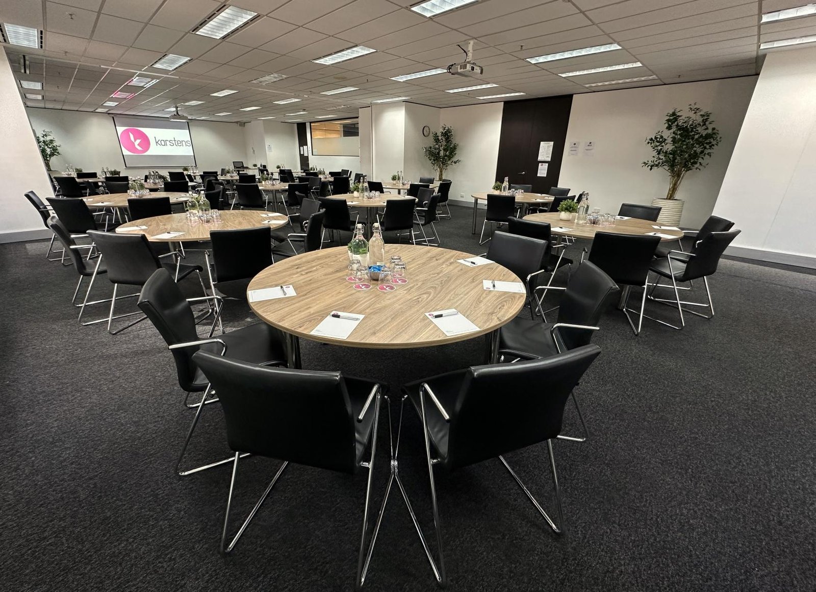 Extra Large Room at Karstens Sydney photo 2