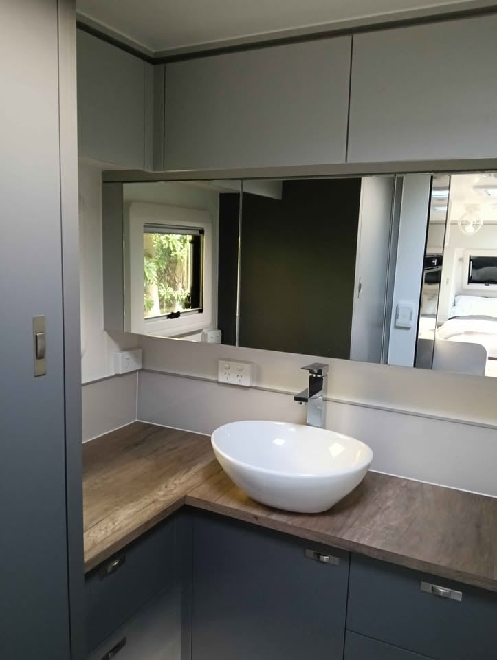 CARAVAN FOR HIRE $250/day photo 2