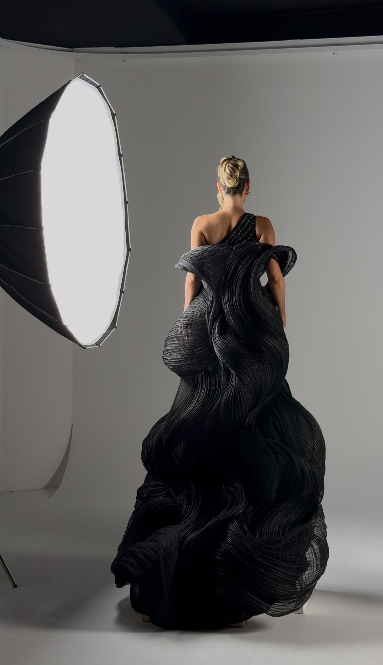 ECLIPSE CAPE BLACK photo 3