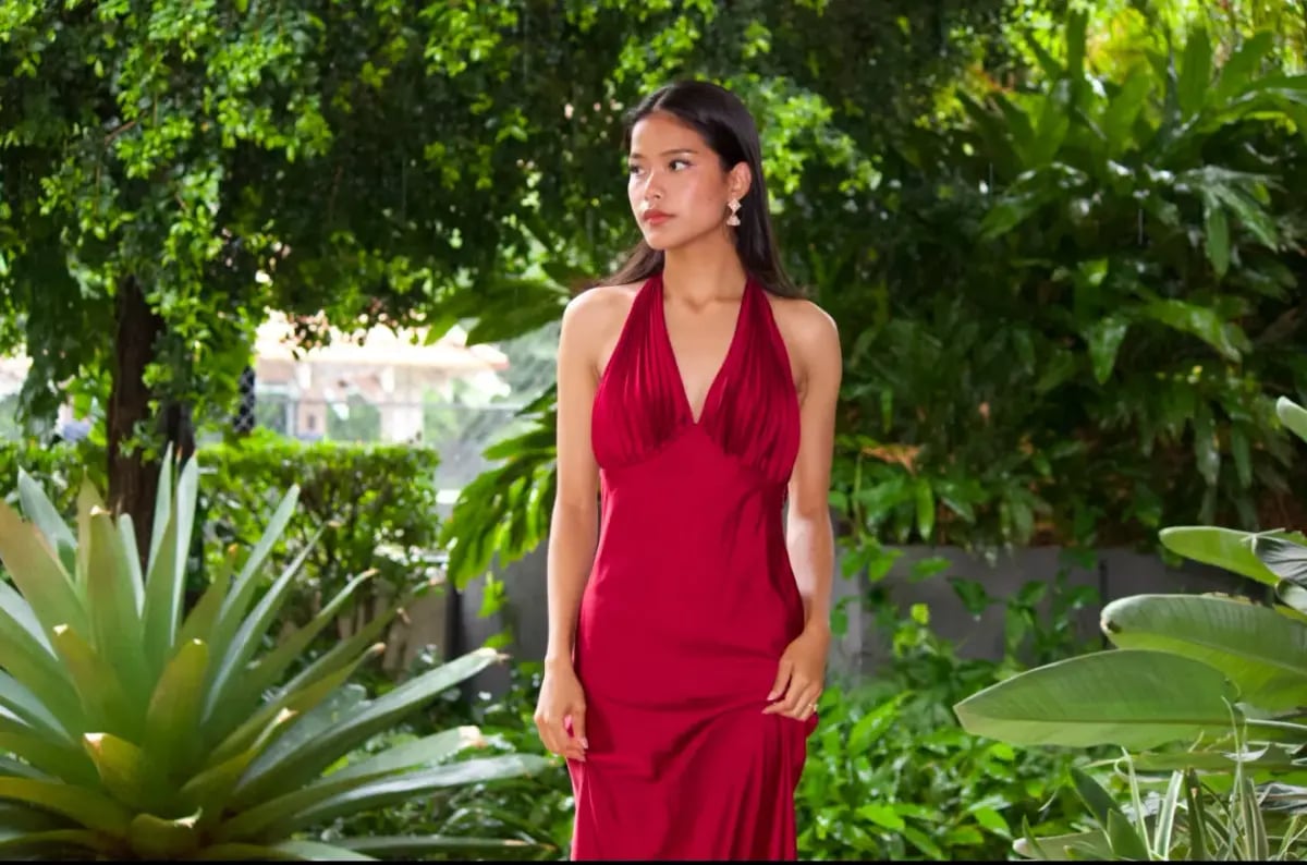 Onarin, Ms. Pleat Maxi Dress - Burgundy Size S photo 4