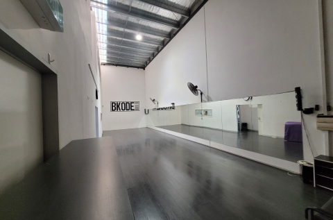 Warehouse venue space photo 6