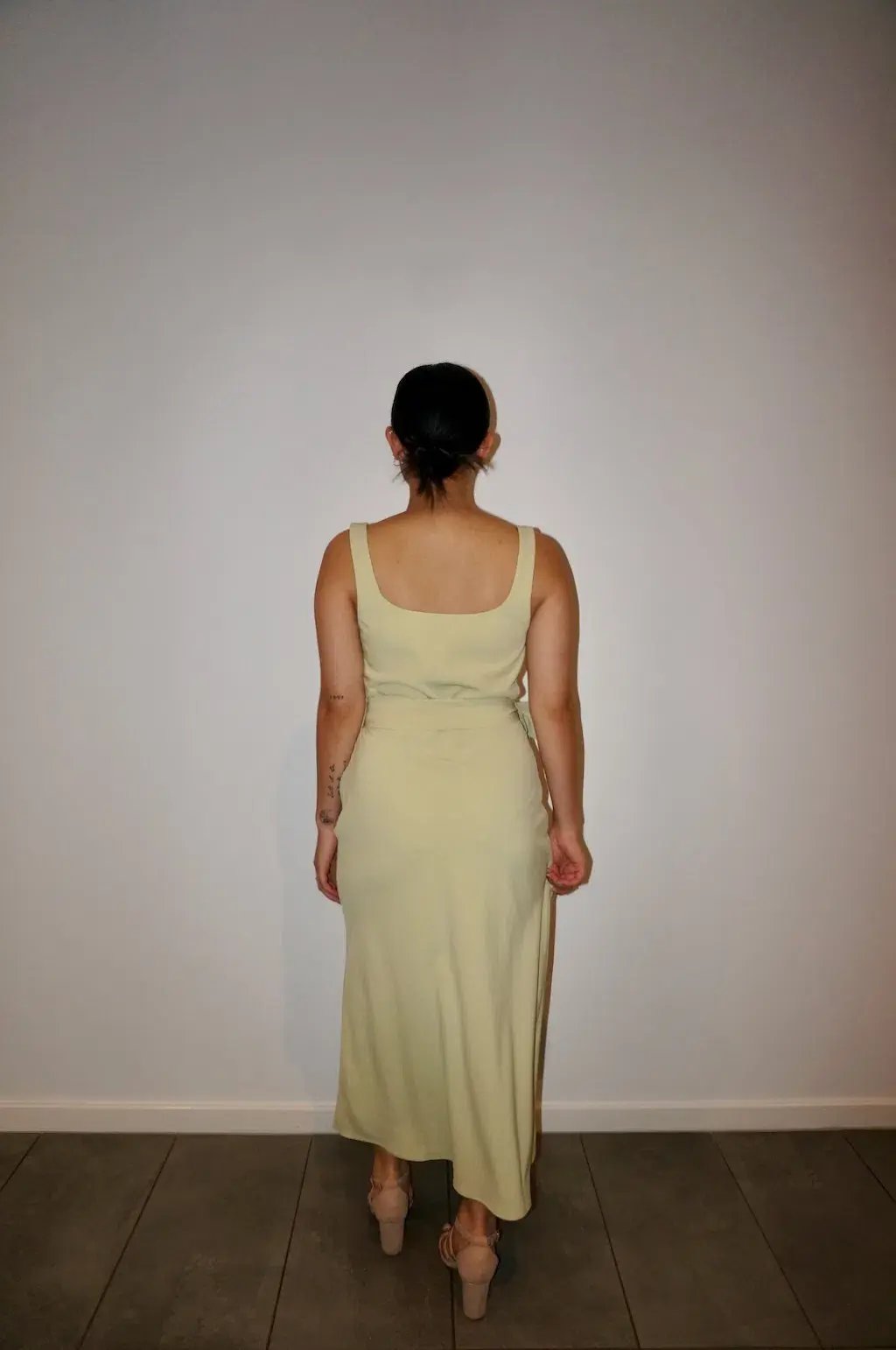 By Johnny Ora Bust Midi Dress Pistachio Size 8 photo 4