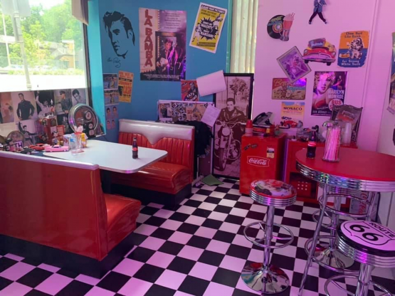 Jj’s 1950’s diner photo 2