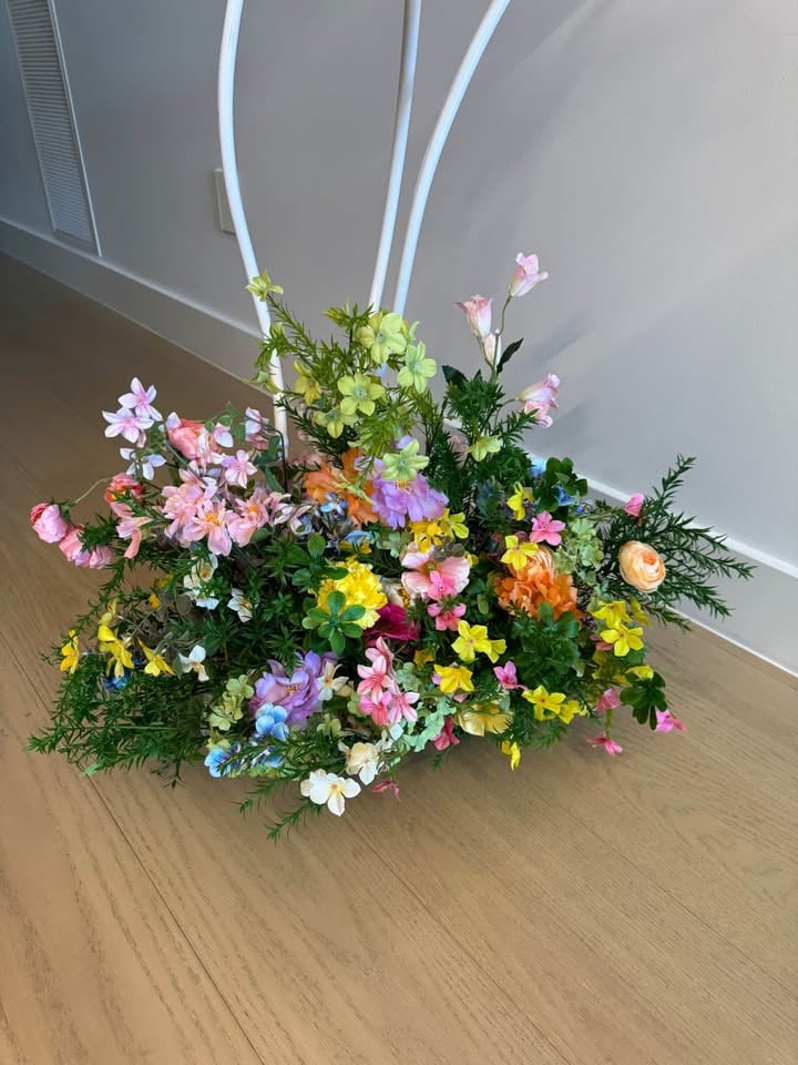 Giant Flower / Flower Arrangement Hire photo 2