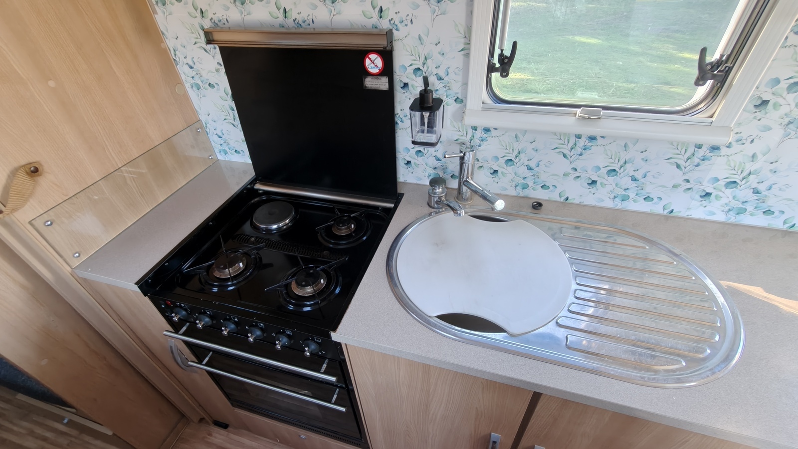 Family Escape Van – Sleeps 4 in Comfort photo 7