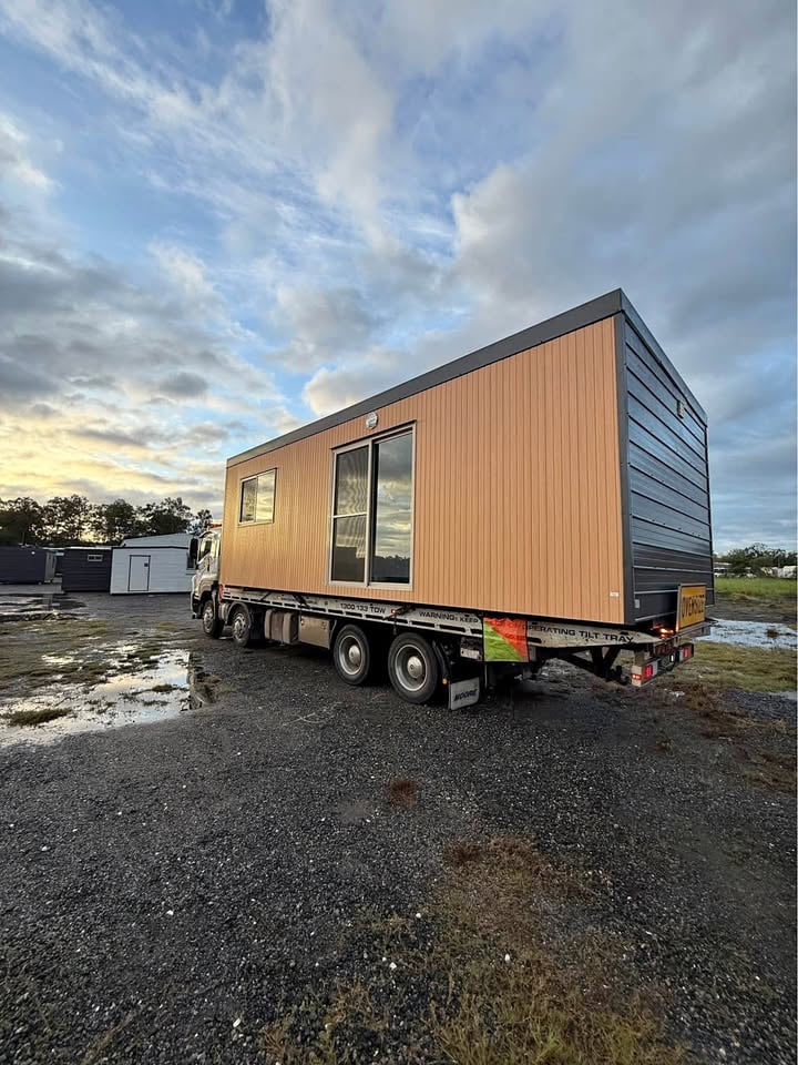 9x3.3m Portable Studio/Office for Hire photo 8