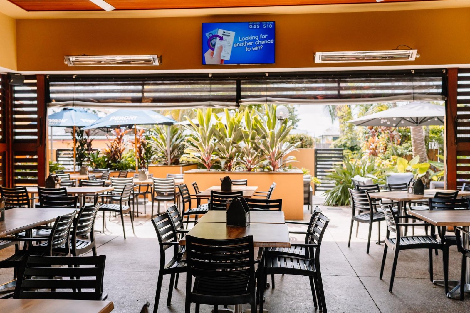 Whole Beer Garden at Beerwah Hotel photo 3