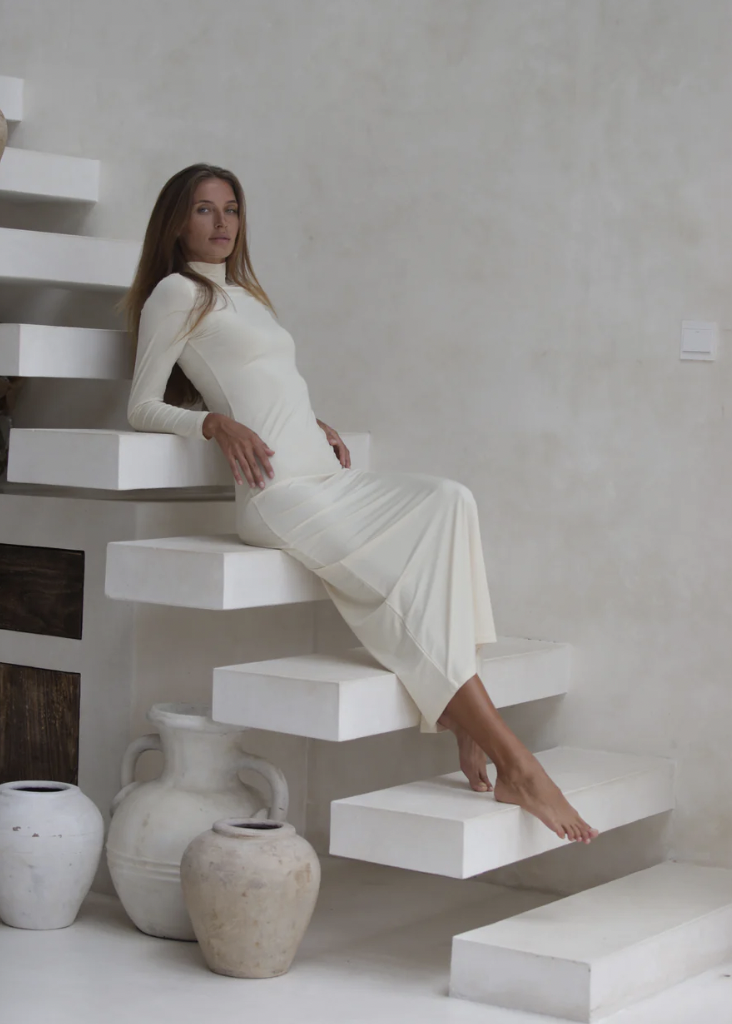 LUXE SLIP DRESS HIGH-NECK SAND photo 4