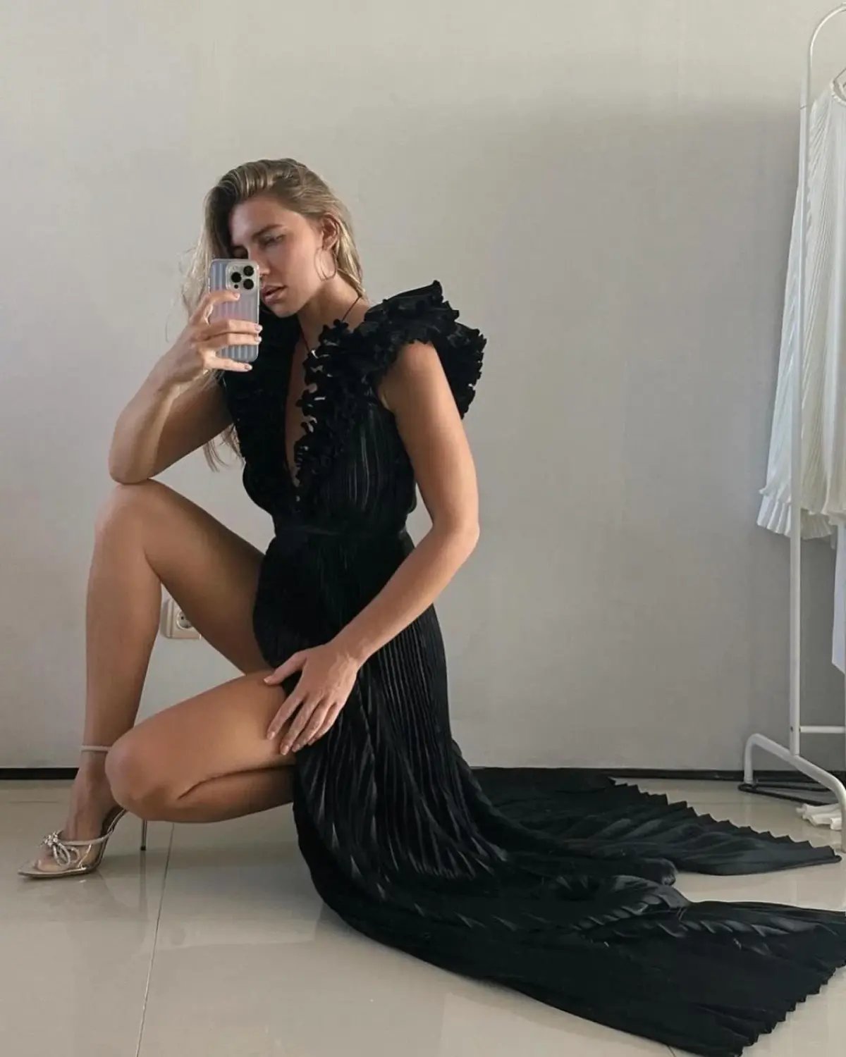L'Idee Tuileries Split Gown in Noir Size 8 photo 4