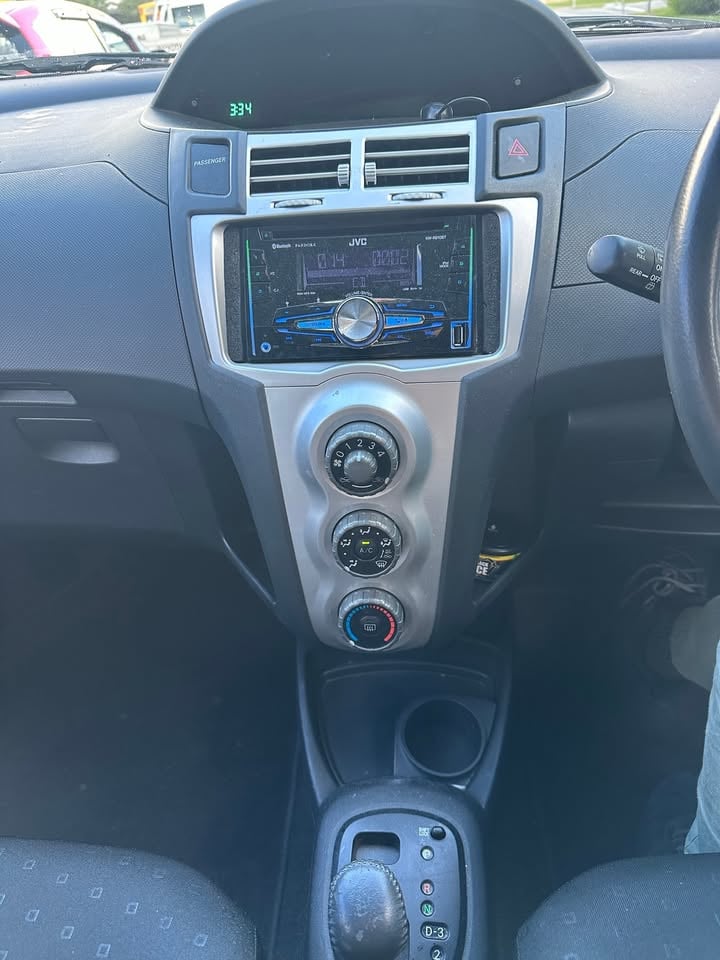 2010 Toyota Yaris photo 3